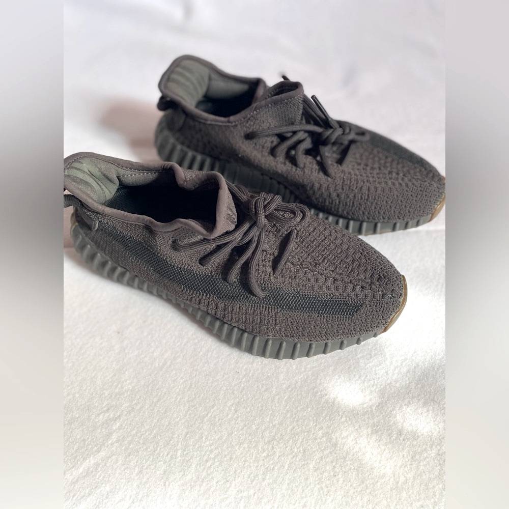 Yeezy Adidas Charcoal Gray Knit Sneakers sz 5.5 walking gym pull on Gently worn